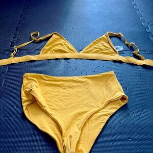 Dippin daisies yellow set super soft! Like new!